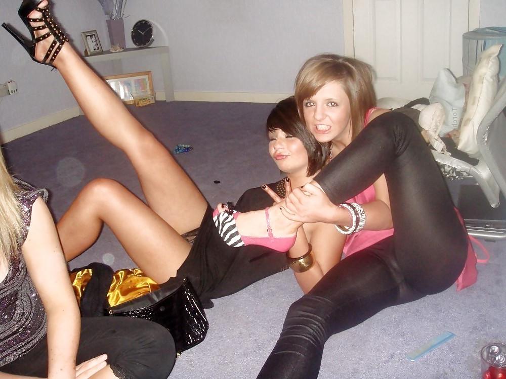 25P Ups, Upskirt