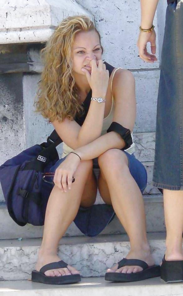 25P Ups, Upskirt