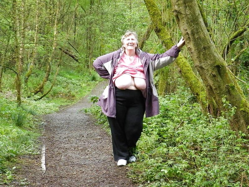25P Boob see