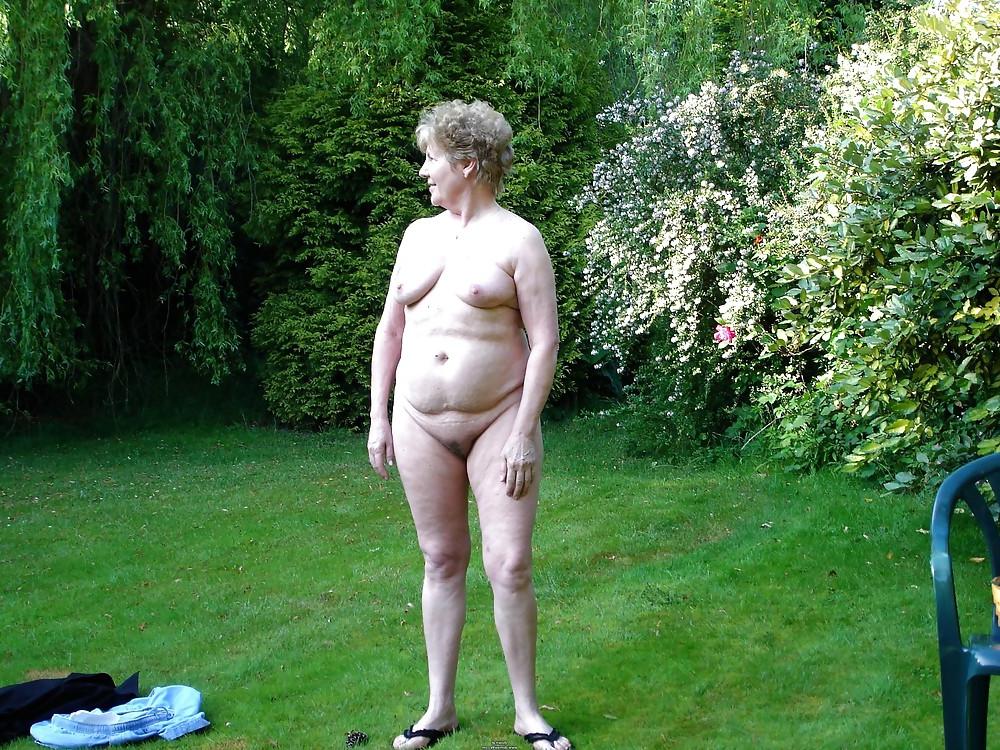 25P One day at beach i met these old sluts