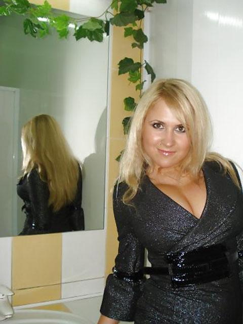 20P Busty Russian Woman 670