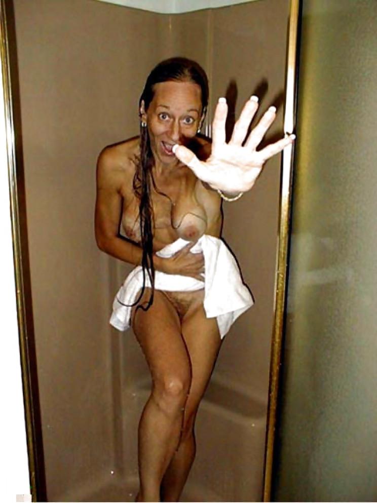 25P Embarrassed Naked Females
