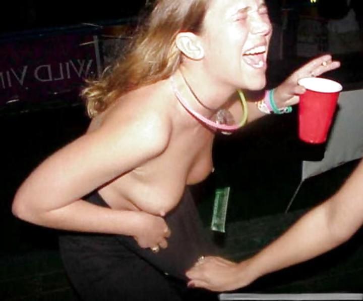 25P Embarrassed Naked Females