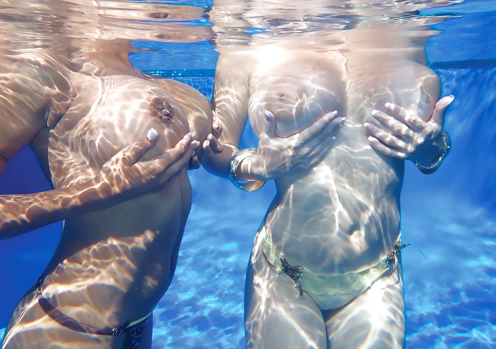 25P Naked & underwater
