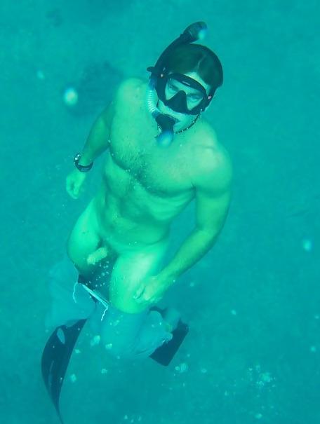 25P Naked & underwater