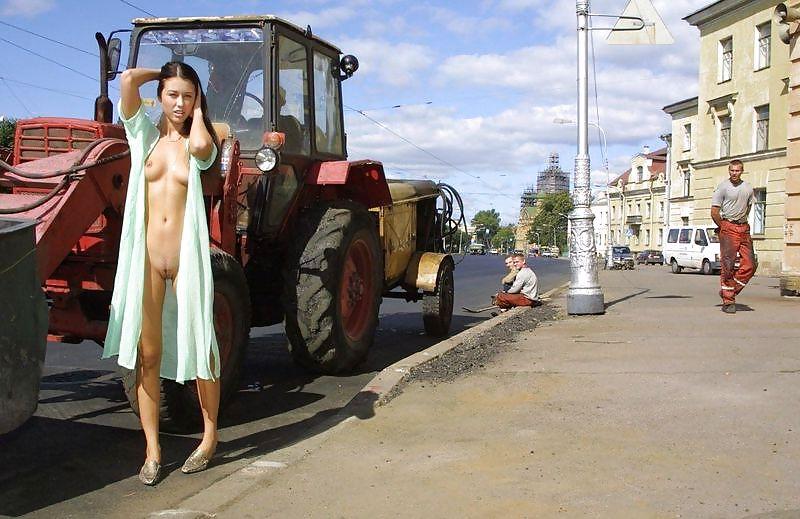 15P Russian Girl Nude On Street,By Blondelover.
