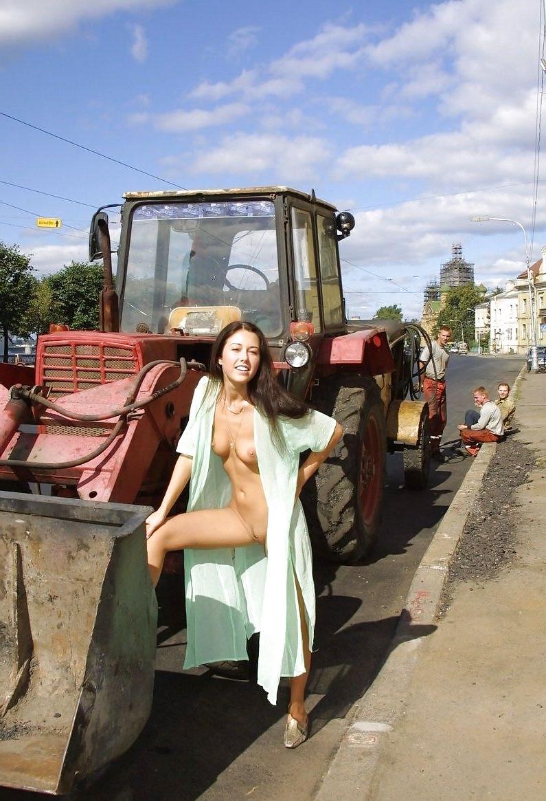 15P Russian Girl Nude On Street,By Blondelover.