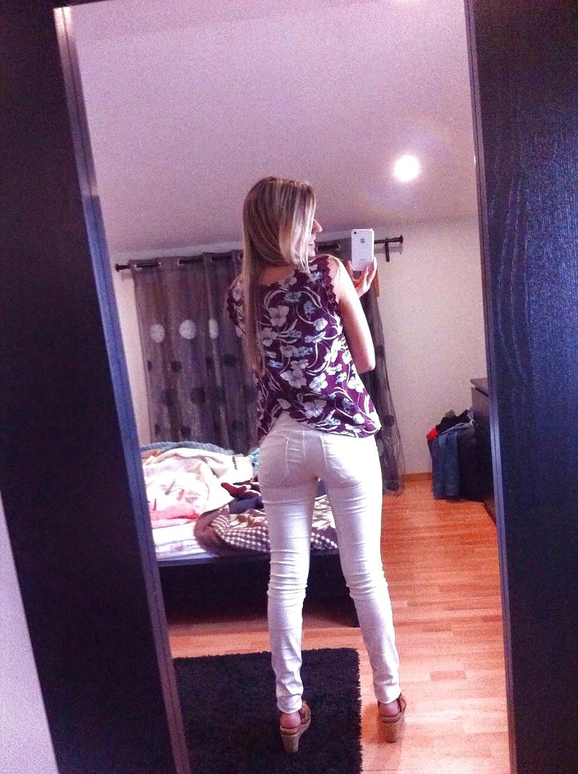 10P Blonde MILF Self Pics