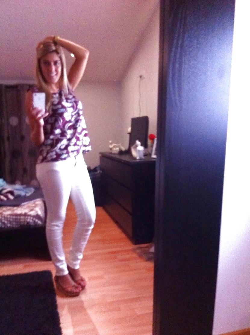 10P Blonde MILF Self Pics
