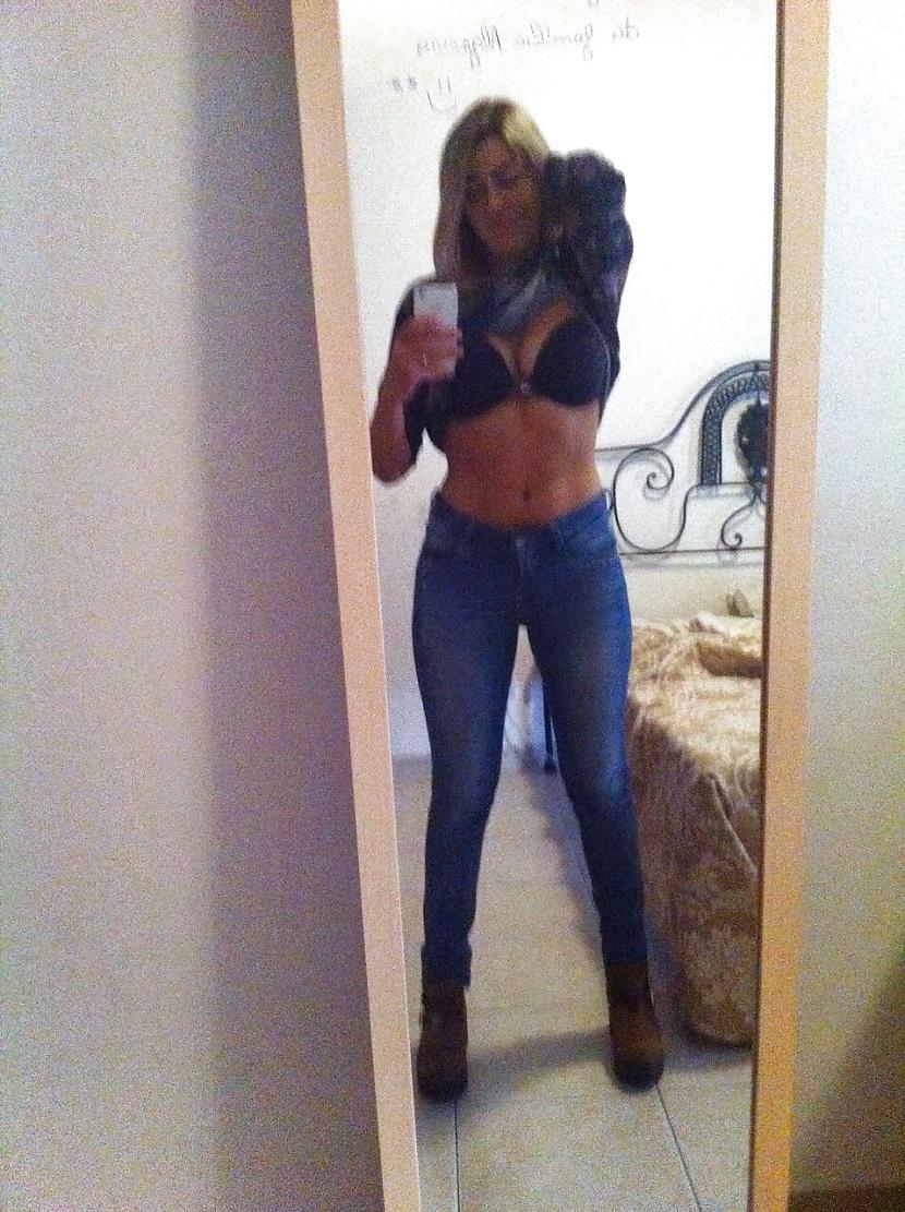 10P Blonde MILF Self Pics