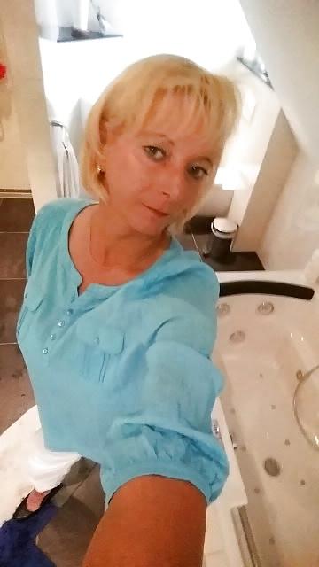 23P Skinny Blonde MILF Self Pics