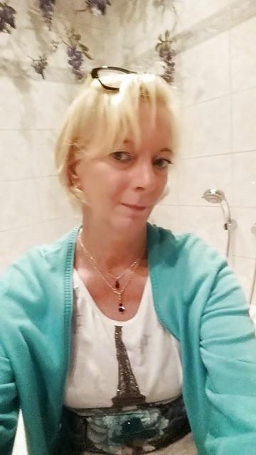 23P Skinny Blonde MILF Self Pics