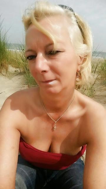 23P Skinny Blonde MILF Self Pics
