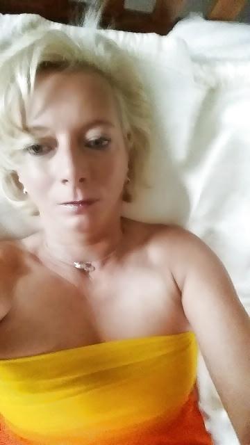 23P Skinny Blonde MILF Self Pics