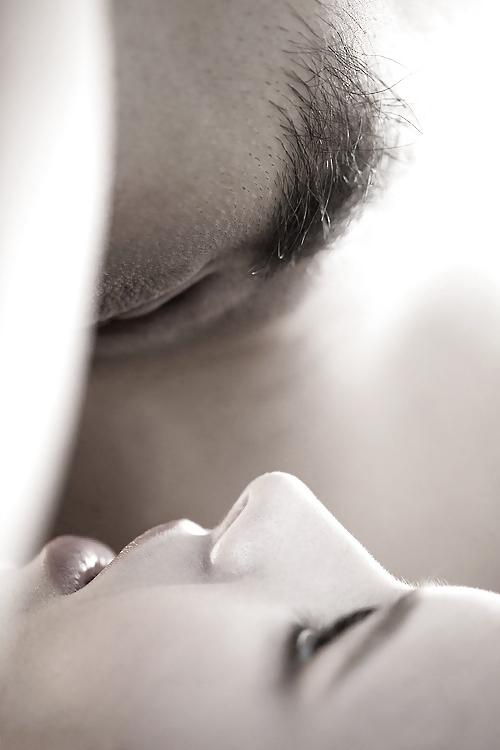 25P Perfect Storm - Beautiful Women Give Oral to Women