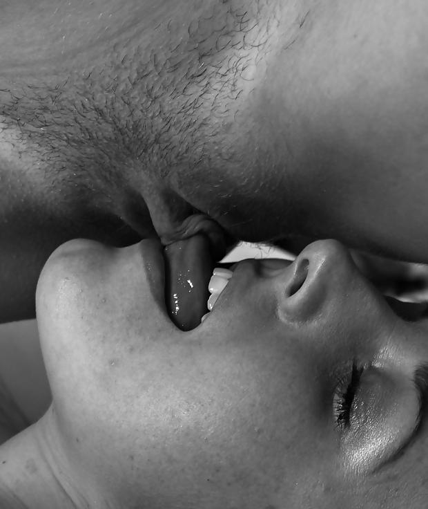 25P Perfect Storm - Beautiful Women Give Oral to Women