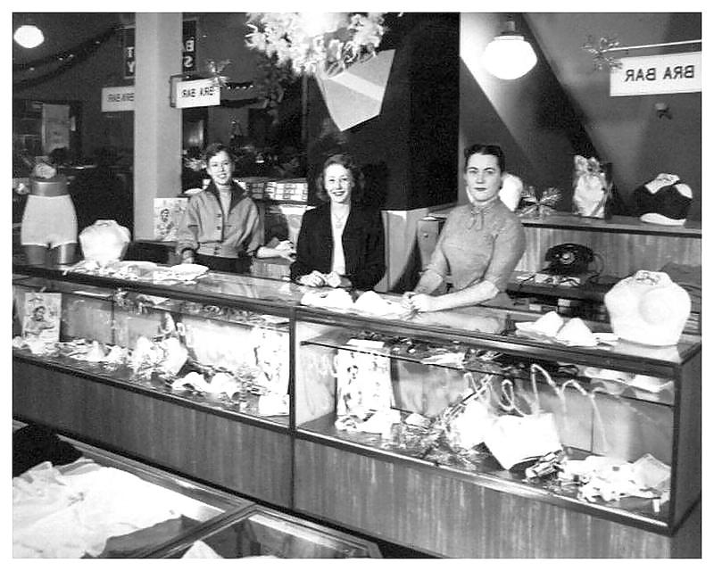 24P Mit Mama im Miedersalon