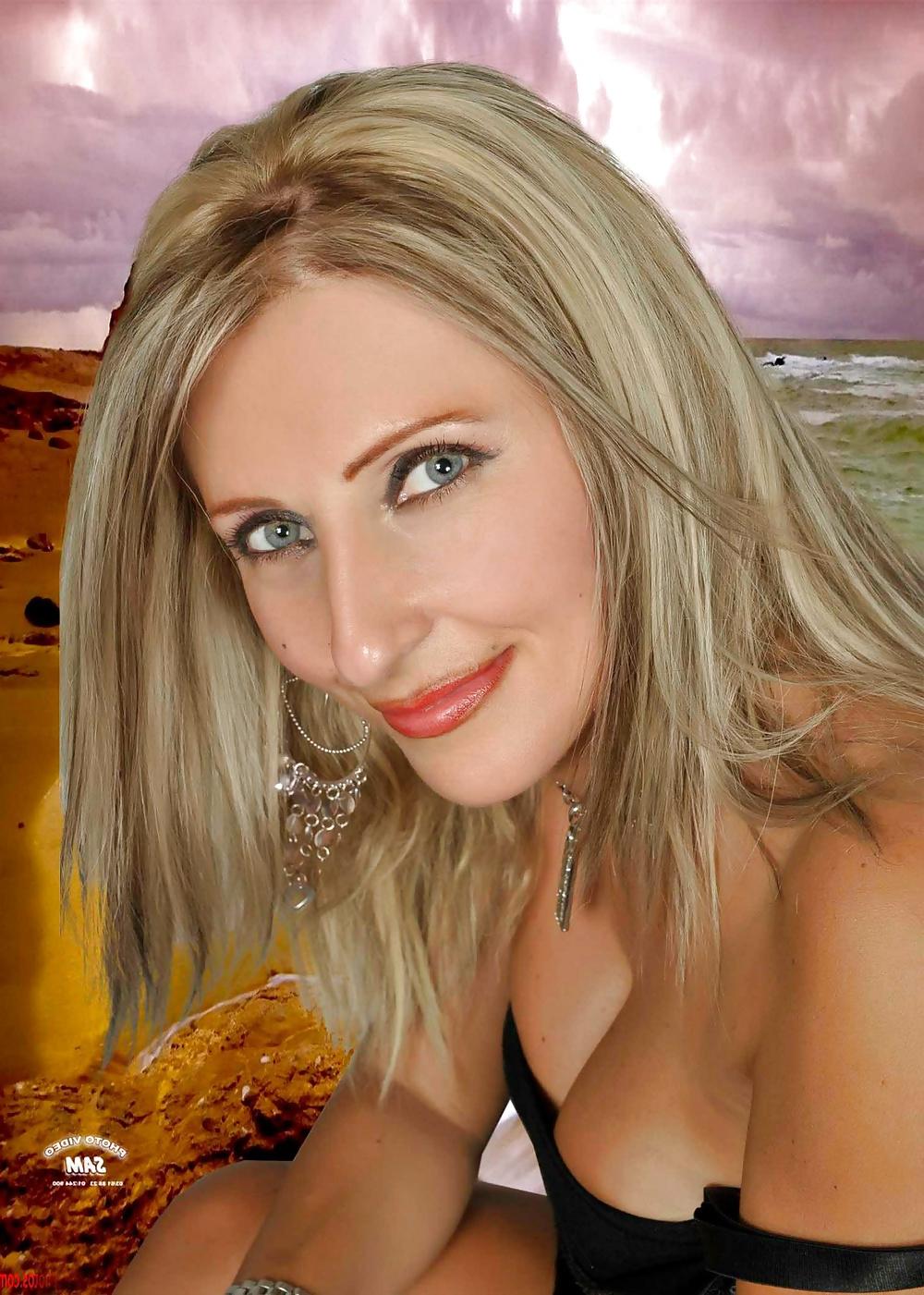 15P Arab Woman 489