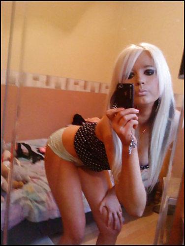7P Hot blond girl self pictures