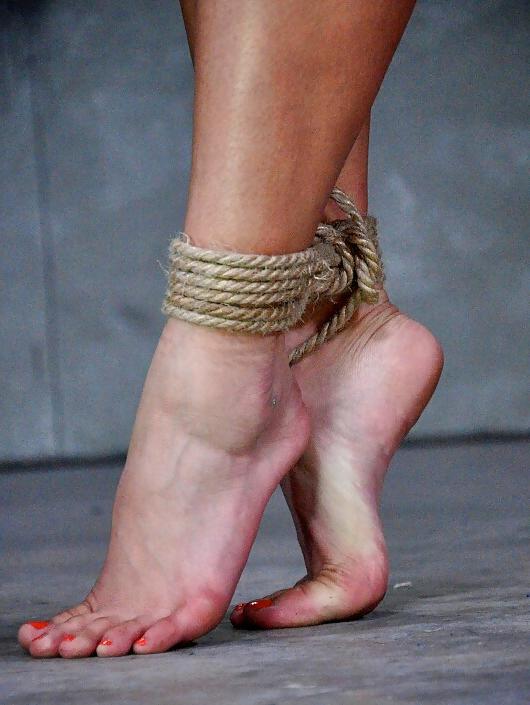 25P Foot bondage