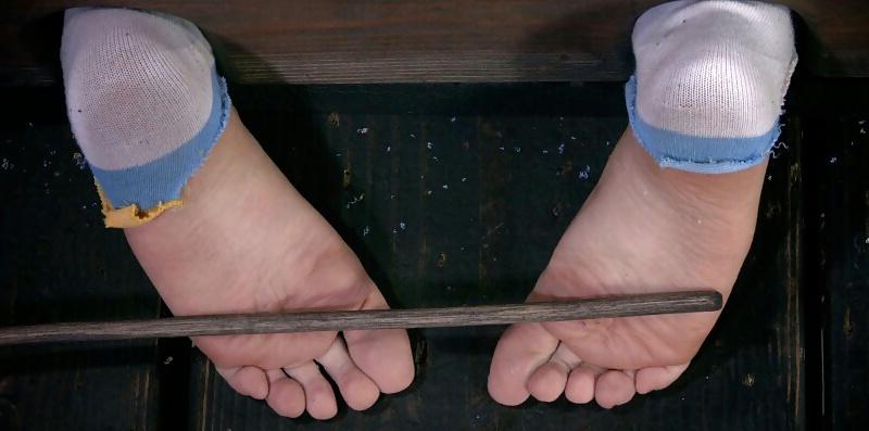 25P Foot bondage
