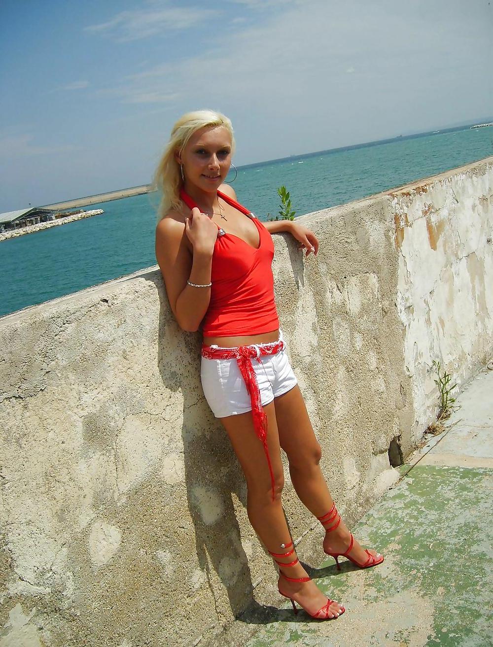 25P Beautiful Girl On Vacation