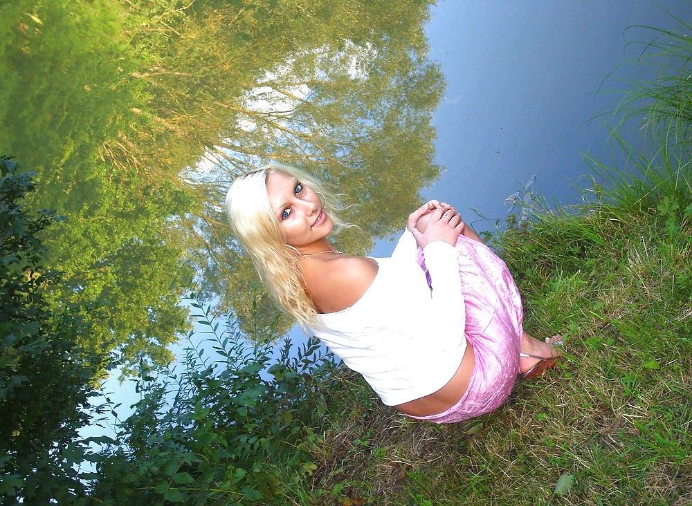 25P Beautiful Girl On Vacation