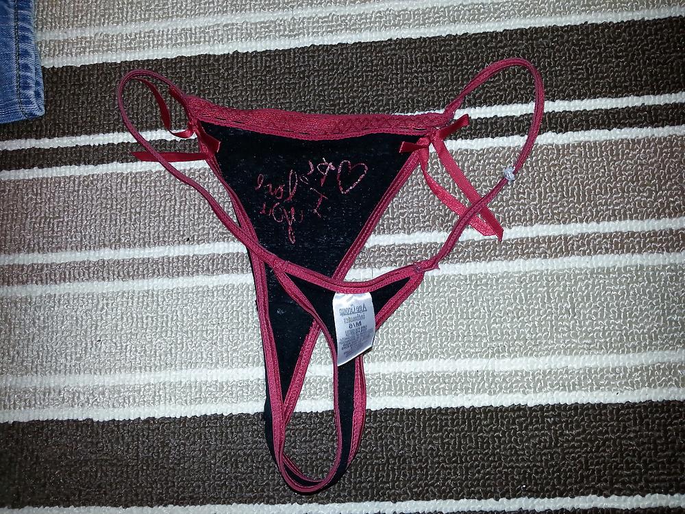7P Colombian mature panties