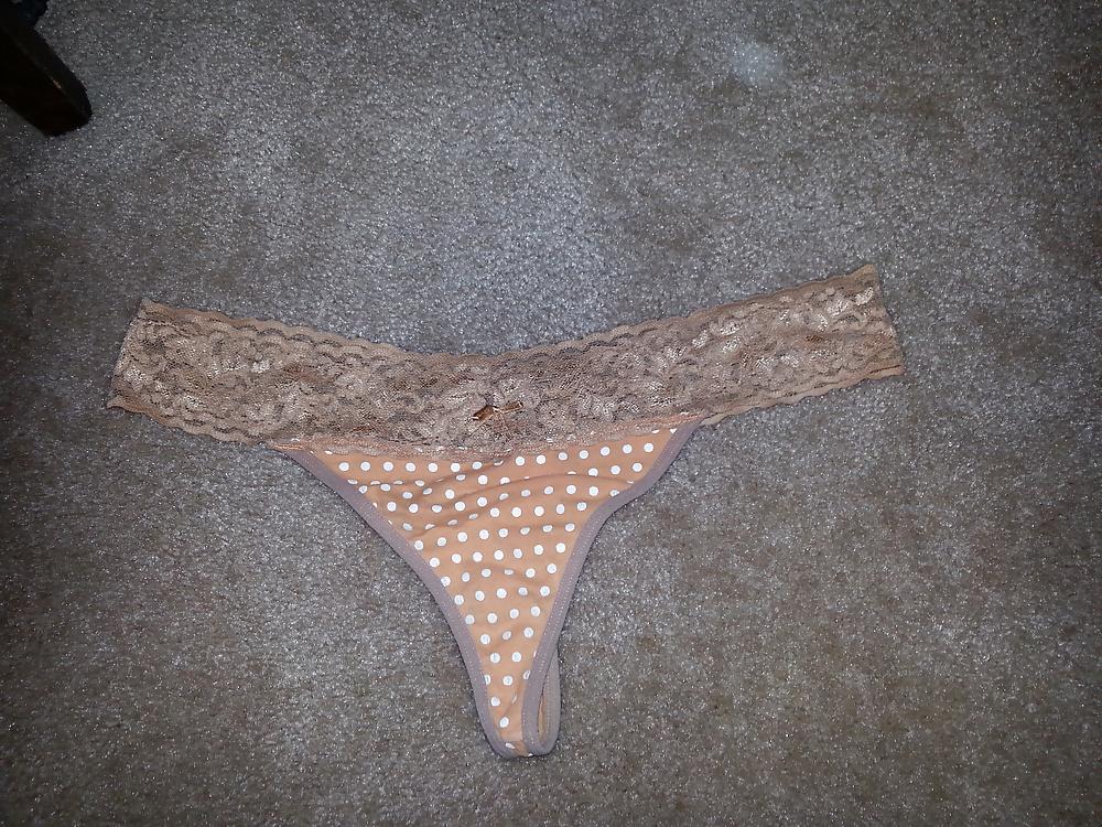 7P Colombian mature panties