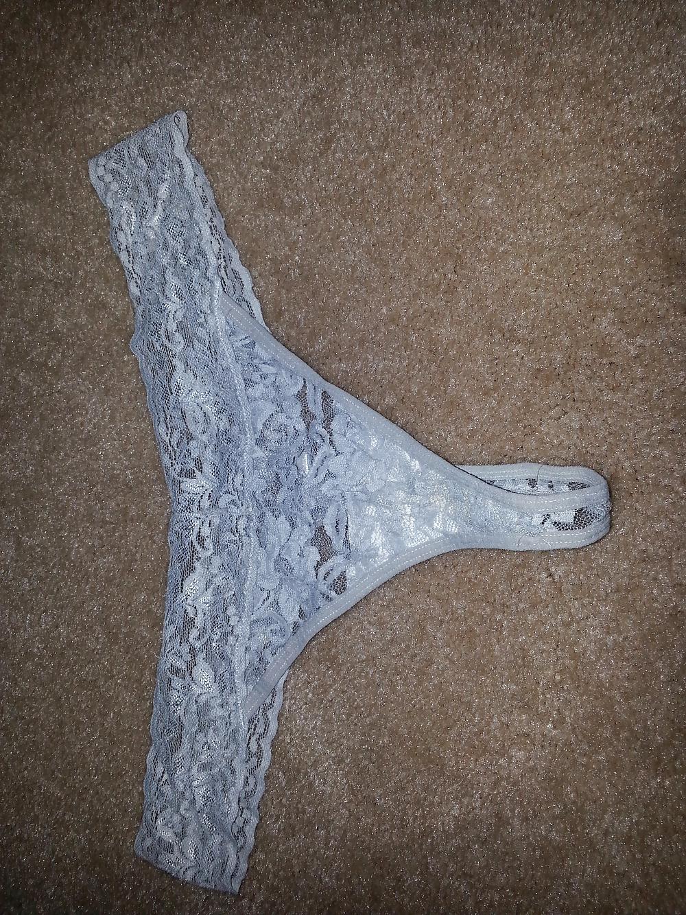7P Colombian mature panties