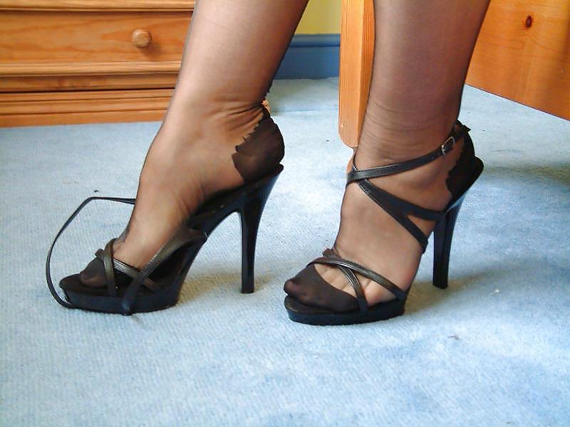 25P Amateur redhead lady poses for husband