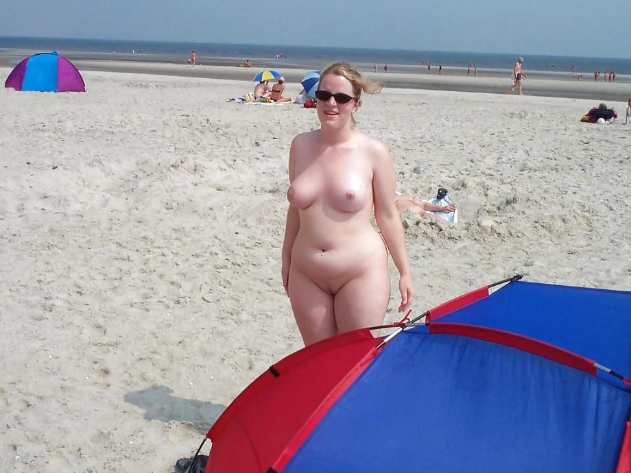 24P FKK-Strandmädchen
