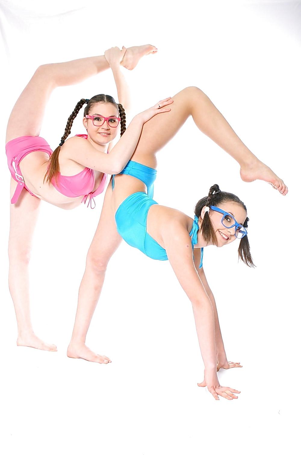 25P Flexible - Teens Twins Yoga Styles