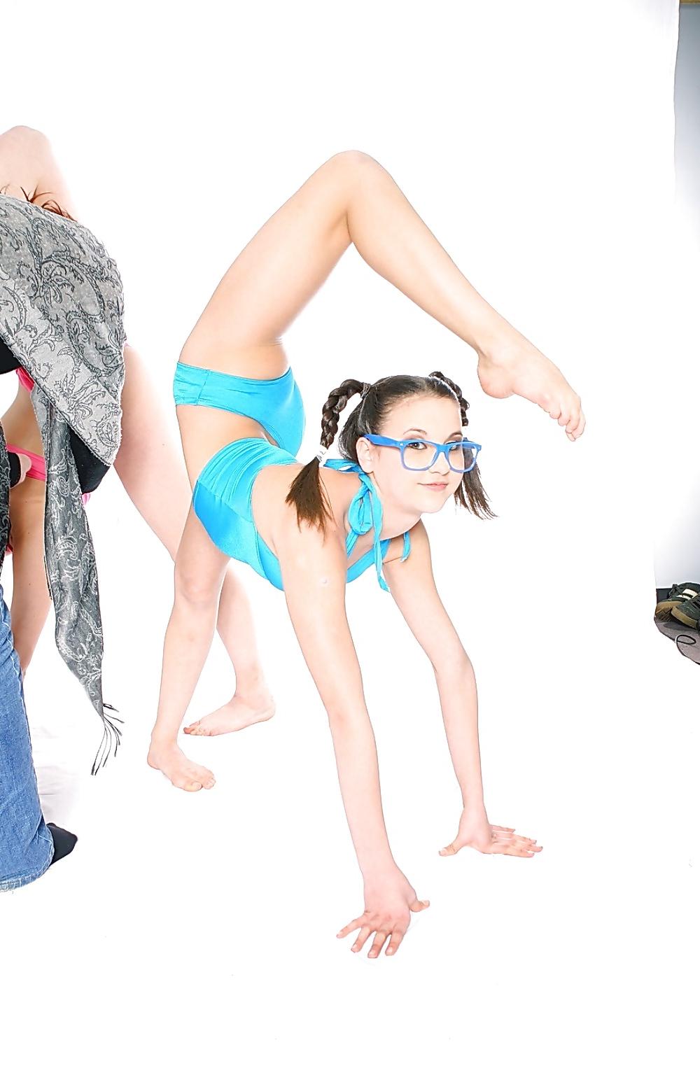 25P Flexible - Teens Twins Yoga Styles