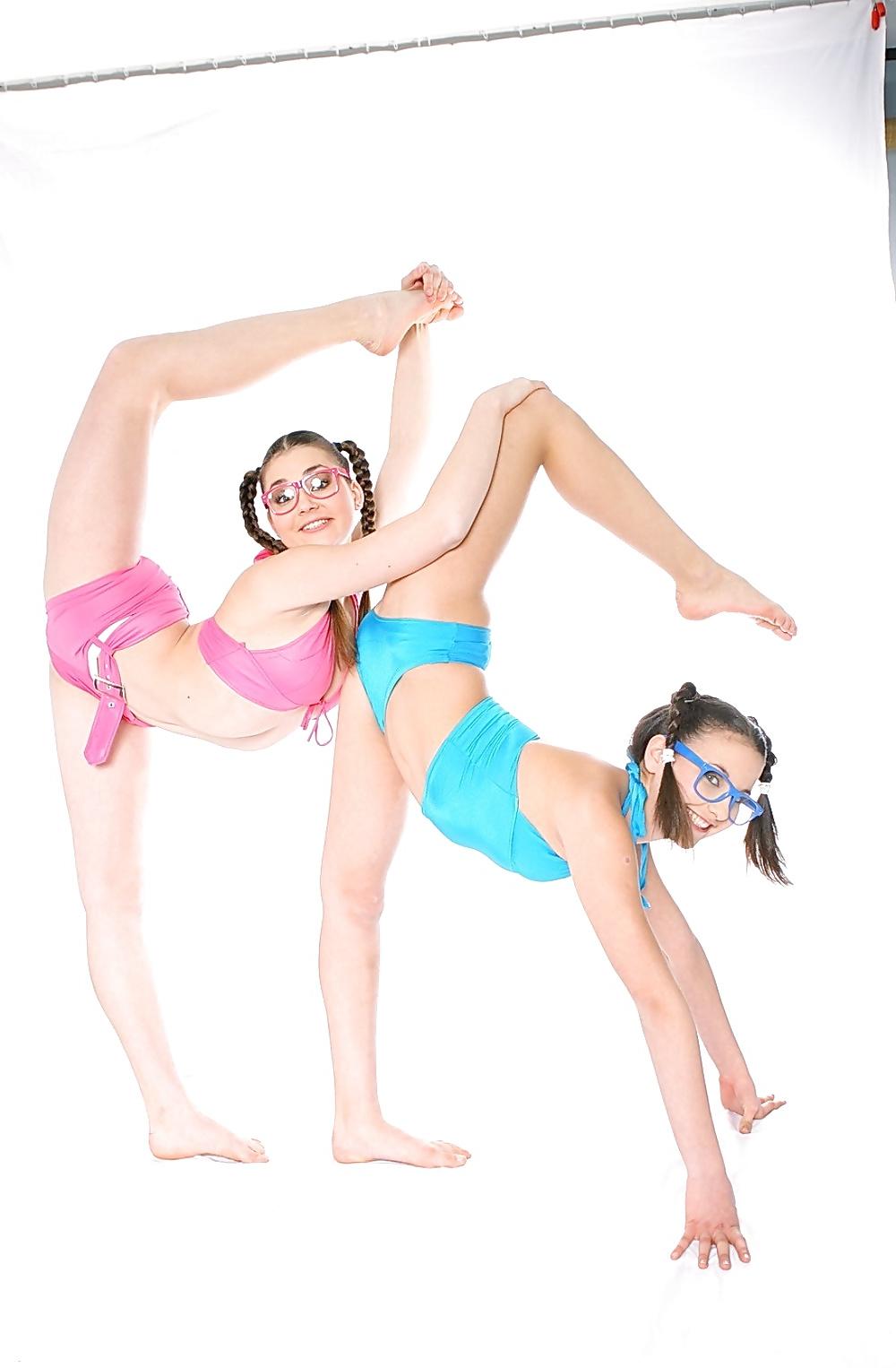 25P Flexible - Teens Twins Yoga Styles