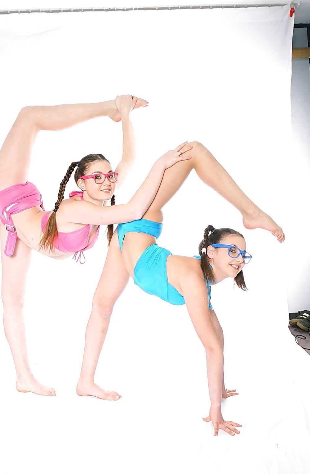 25P Flexible - Teens Twins Yoga Styles