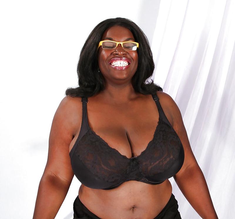 25P Bras on random women 12
