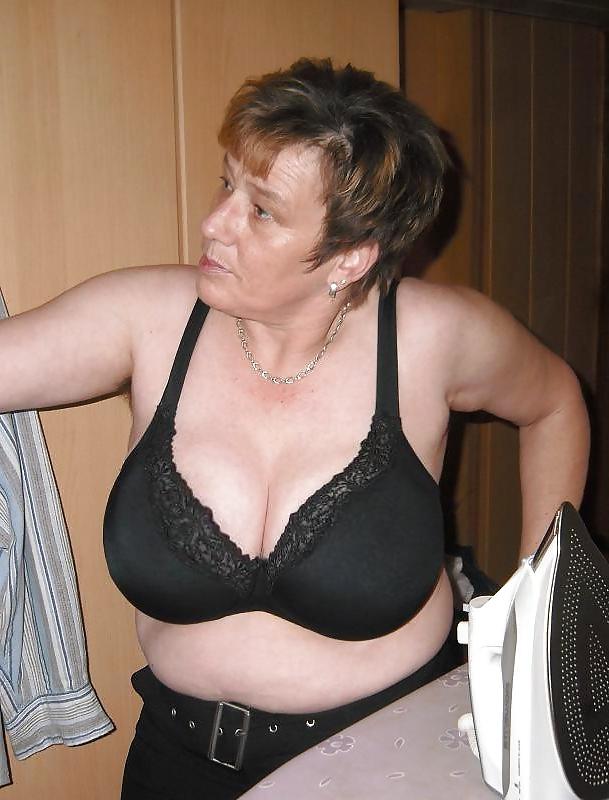 25P Bras on random women 12