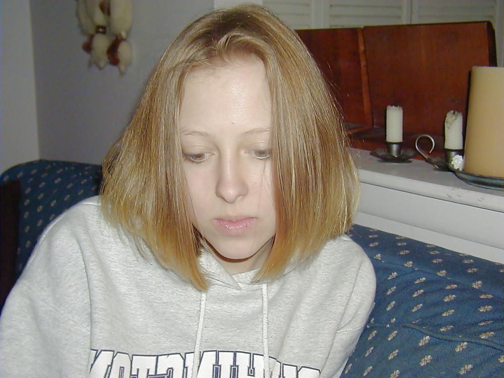 25P Hairy Pussy Girl Corinna Loves to Suck Cock