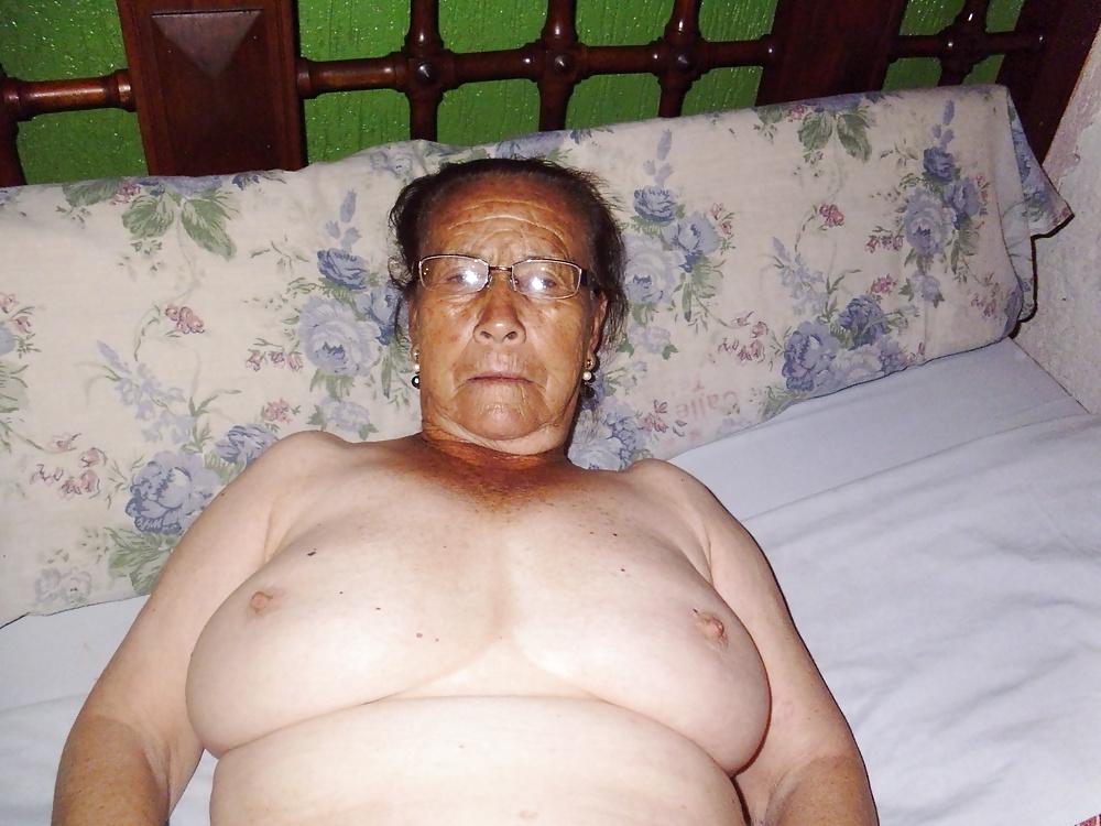 25P Oma nackt 02
