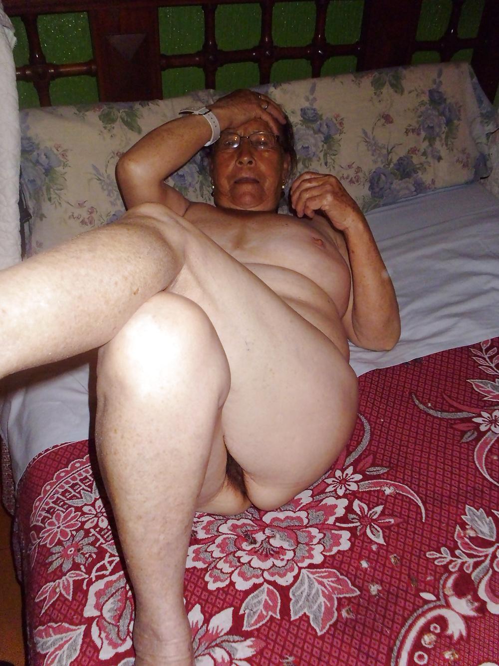 25P Oma nackt 02