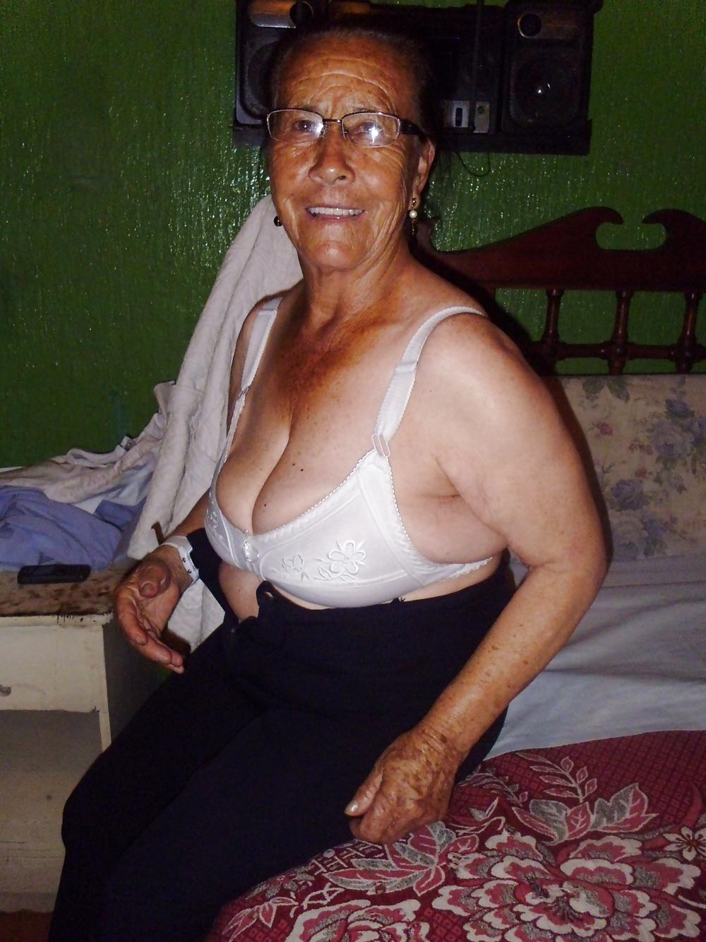 25P Oma nackt 02