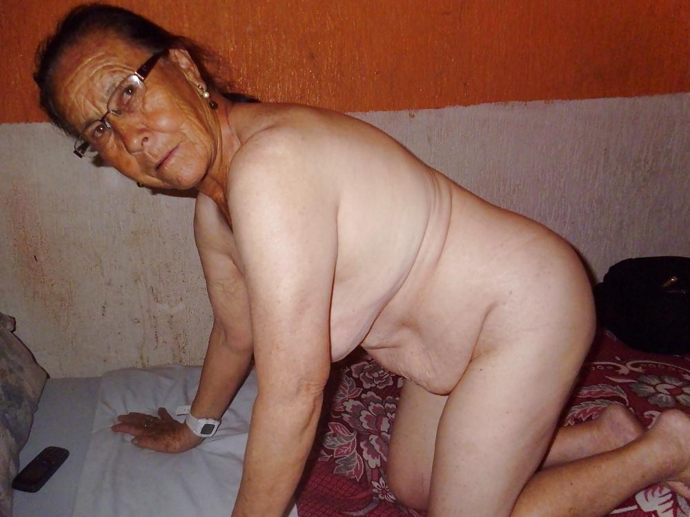 25P Oma nackt 02