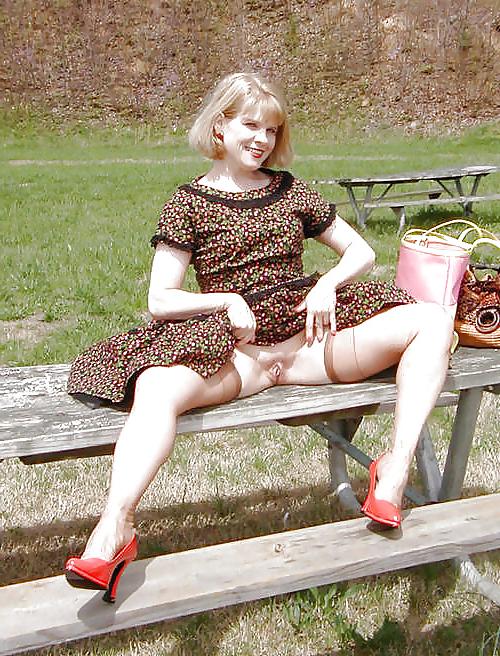 25P Mature, old and young Red shoes