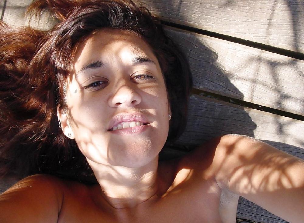 18P Metisse nue au bord du lac
