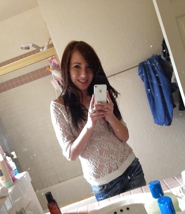 10P Teen takes self pics