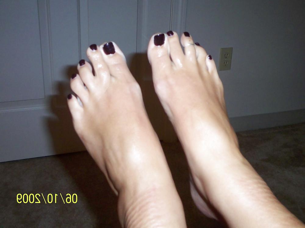 11P Footjob and 2 cumshots on tied nylon soles