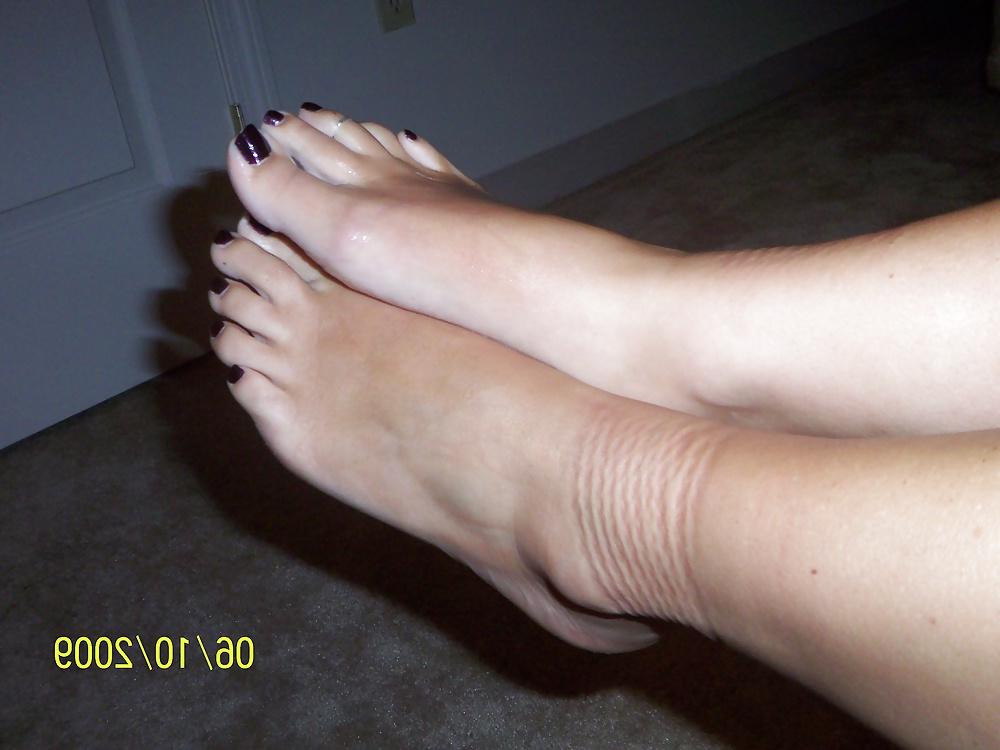 11P Footjob and 2 cumshots on tied nylon soles
