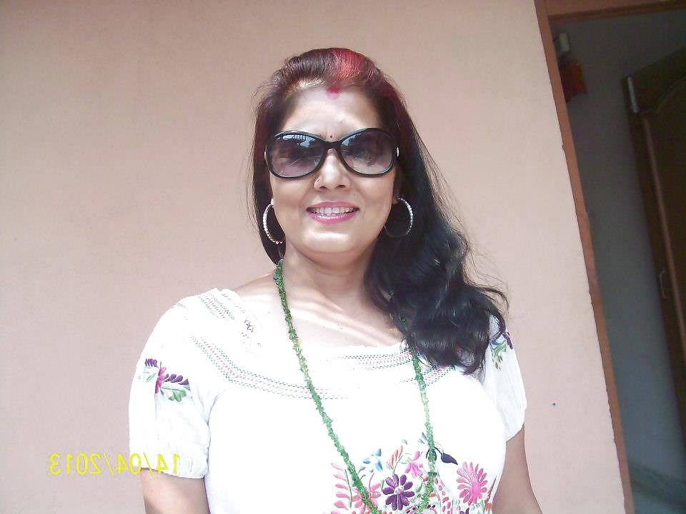 12P Sexy desi aunty MRS NEETA SANGRAULA