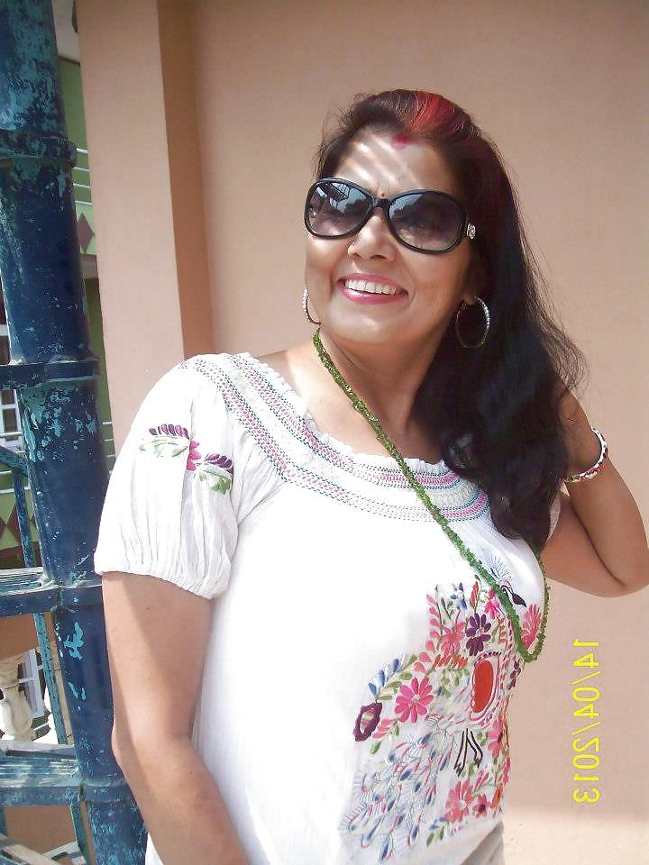 12P Sexy desi aunty MRS NEETA SANGRAULA